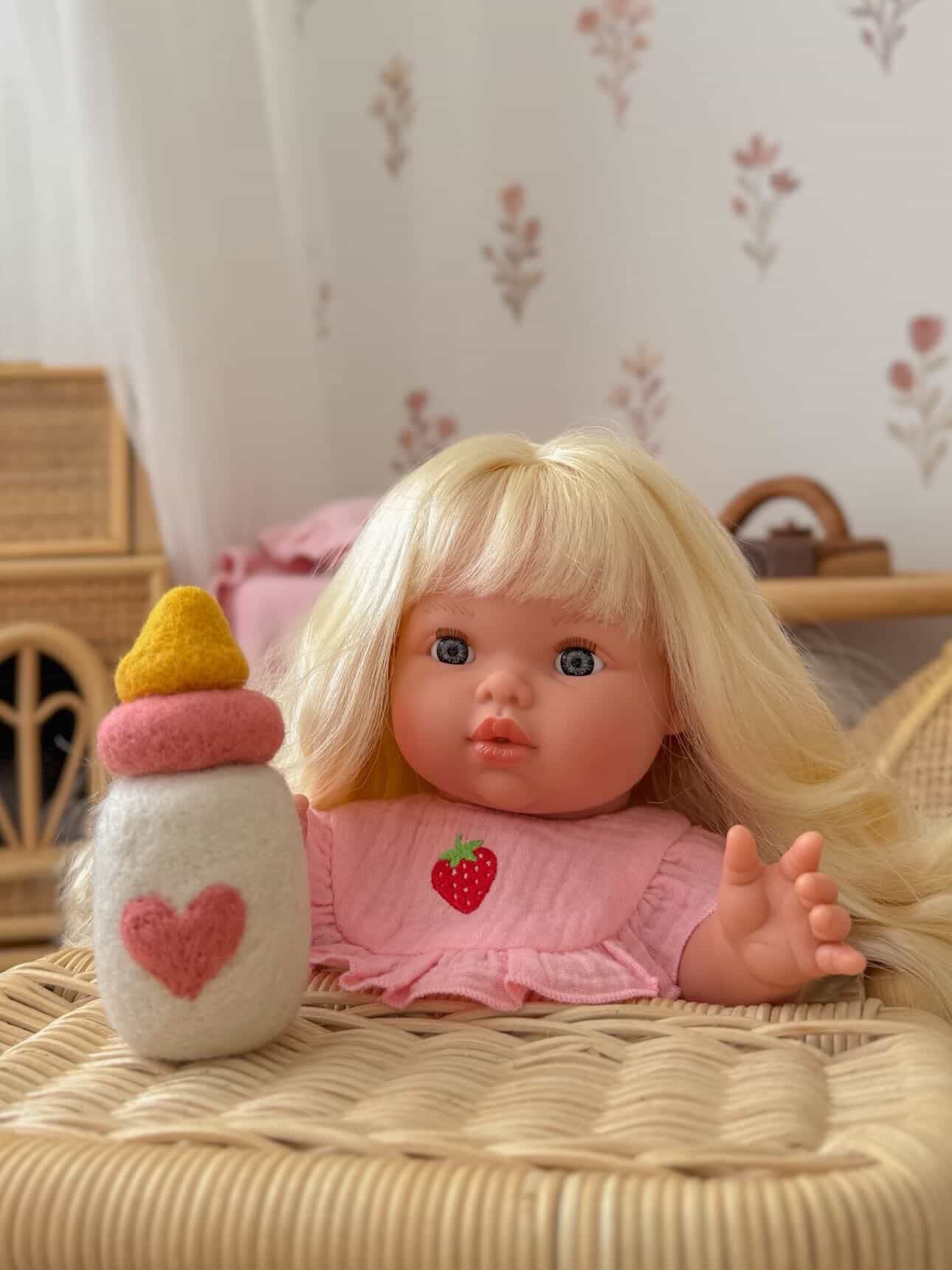 🍓 Strawberry Frilled Bib & Diaper Doll Set - Fits 34-38cm Minikane Gordis, Mini Colettos, Llorens dolls