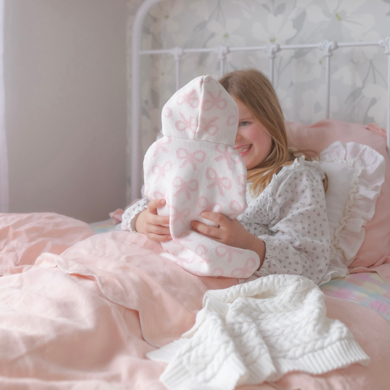 Dream Cocoon - Powder blush bows
