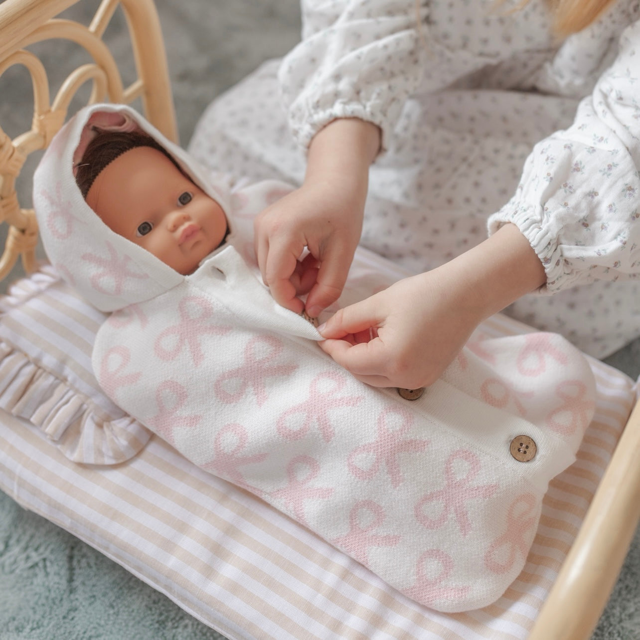 Dream Cocoon - Powder blush bows