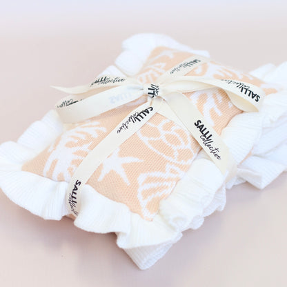 Frilled Shelly blanket + Pillow set in SAND